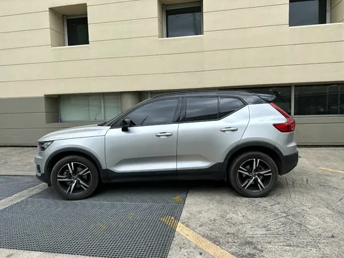 Volvo XC40 R-DESIGN FWD