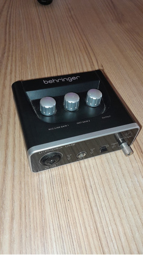 Placa De Sonido Behringer U-phoria Um2