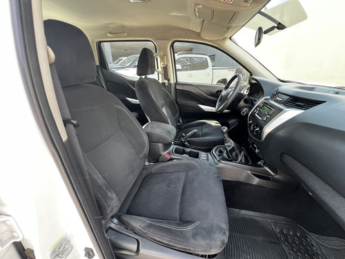 Nissan NP300 2.4 Doble Cabina Se Aa Pack Seg Mt