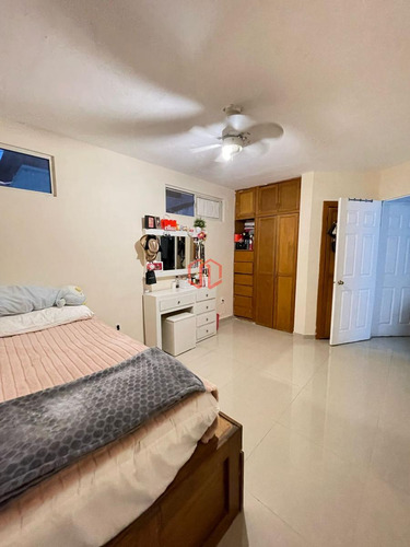 Casa En Venta En Mirador La Silla 3 Niveles, Terraza Y Cochera Techada A 3 Cuadras Estadio Bbva