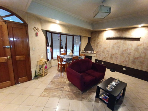 Excelente Chalet 4 Ambs Con Patio, Quincho, Gge