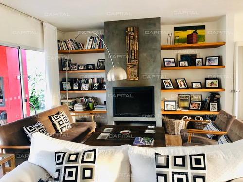 Casa De Cuatro Dormitorios Con Piscina En Barrio Privado.- Ref: 29000