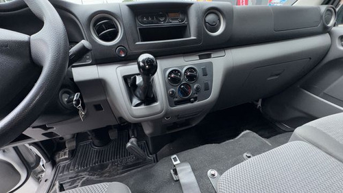 Nissan Urvan 2.5 Panel Amplia Aa Paquete Seguridad Mt