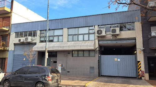 Deposito 2000 M2, Son 1500 M2 De Terreno Con Salida Dos Calles, Instalación De Incendios, Ventilación Electromecánica, Oficinas, Ascensor, Aire Acondicionado!!