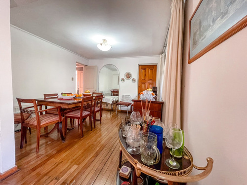 Amplia Y Luminosa Casa Con Ubicación Privilegiada Vitacura