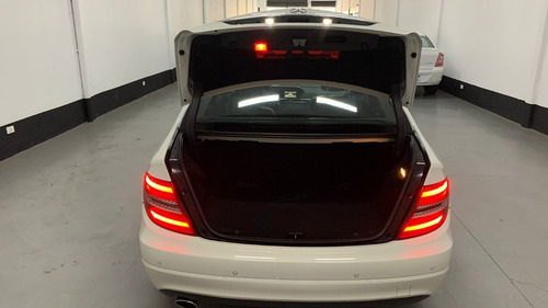 Imagem 10 de 11 de Mercedes Benz Classe C C 180 1.6 Cgi B.e. Classic Specia
