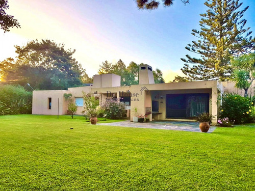 Casa En Venta En Exclusiva Zona De Punta Del Este- Ref: 326