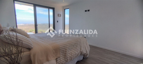 Casa Moderna. Rocas Del Mar Los Molles 3d 2b 5804 M2