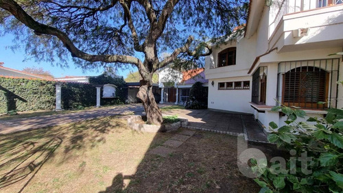 Imagen 19 de 30 de Venta Casa En Villa Belgrano, 4 Dormitorios Y 5 Baños Con Gran Parque!!