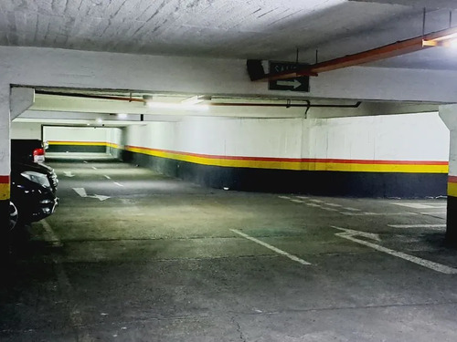 Estacionamiento El Bosque Norte A Pasos L1 Metro Tobalaba