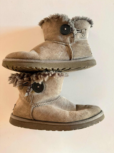 Botas Ugg Gris N38 Con Piel Y Botón Costado Usadas