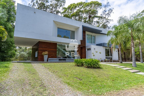 Casa De 3 Dormitorios En Design Village - Ref : Pbi1711
