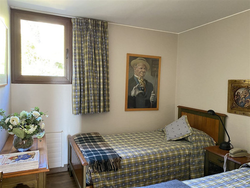 Casa En Venta De 8 Dorm. En Zapallar Primera Linea