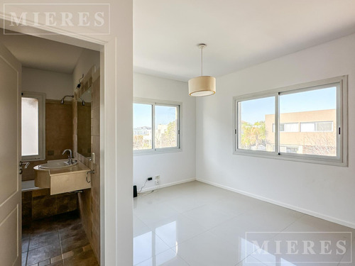 Casa En Venta Sobre Lote Interno En Los Alisos, Nordelta