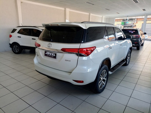 Toyota Hilux SW4 2.8 SRX 4X4 7 LUGARES 16V TURBO INTERCOOLER DIESEL 4P AUTOMÁTICO