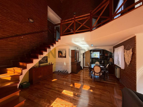 Venta Casa 4 Dormitorios El Palomar 290 M2 Lote 600m2 Piscina Quincho
