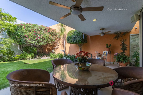 Casa Con Alberca En Venta En La Colonia Seattle