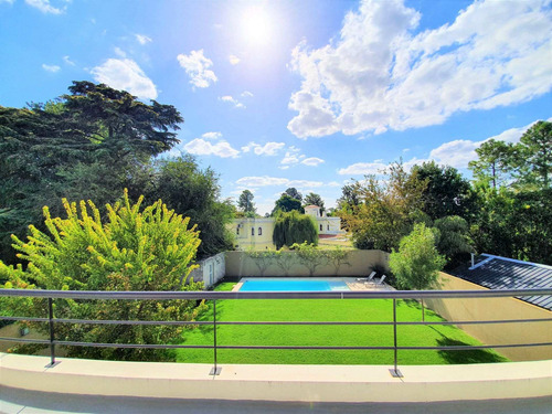 Casa En Venta En San Isidro, Barrio Santa Rita