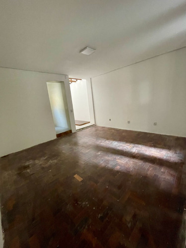 Apartamento Grande, Com Pátios