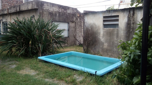 Imagen 10 de 14 de Casa Y Dpto. 3 Amb. Ent. De Auto - Patio-parrilla-fdo.libre