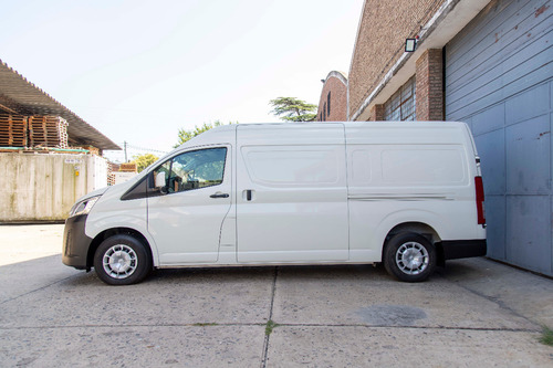 Toyota Hiace 2.8 Tdi Furgón 6at L2h2 3a 5p