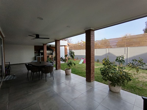 Exclusiva Casa En Condominio En Venta De 4 Dorm. En Machalí