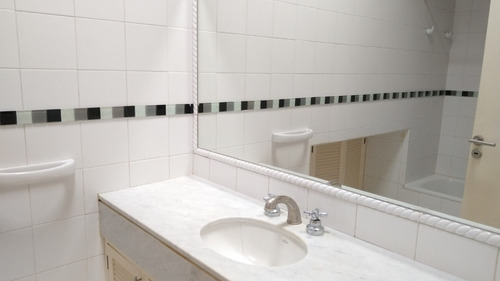 Dueño Vende Departamento En San Isidro Con Cochera, Excelente Ubicación.