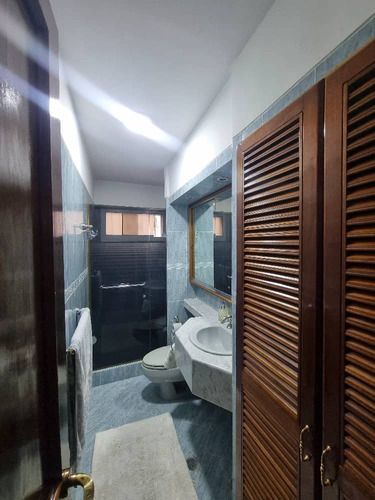 Lujoso Y Amplio Apartamento En Los Nuevos Teques, Estado Miranda.
