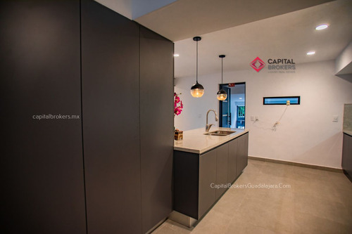 Casa Nueva De Lujo En Venta Chapalita Una Planta, En Esquina.
