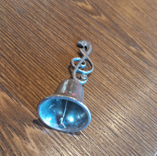 Campana Campanita Con Clave De Sol. (Usado)