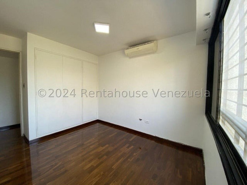 Espectacular Apartamento Con Bella Vista Panorámica En La Tahona. #25-15992