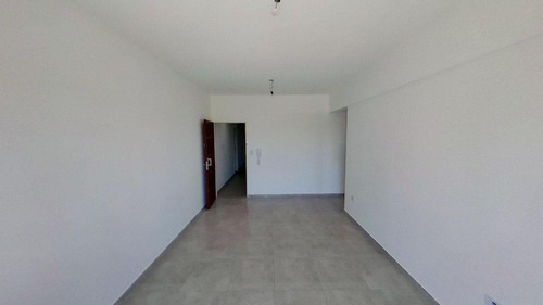 Imagen 3 de 10 de Departamento De Un Dormitorio Con Balcón. Cochera Incluida
