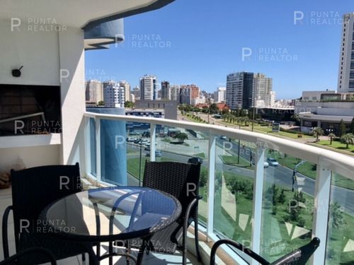 Apartamento En Alquiler Con Amenties, Playa Mansa, Punta Del Este, Uruguay