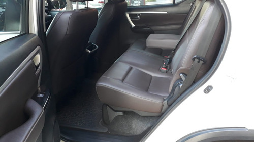 Imagen 6 de 11 de Toyota Sw4 2.8 Srx C/autom 4x4 7 Plazas 2017
