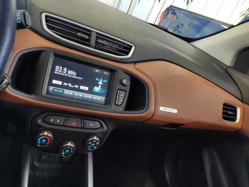 Imagem 11 de 15 de Chevrolet Onix Hatch Activ 1.4 8v Flex 5p Mec 2017