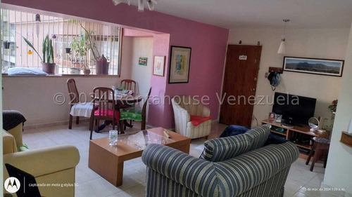 Apartamento En Venta Con Puesto De Estacionamiento En La Candelaria / Hairol Gutierrez