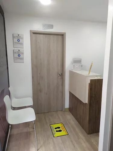Se Vende Local Con Consultorios U Oficinas En Conquistadores