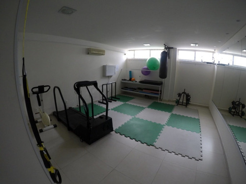 Amplo Apto Na Alameda, No Bairro Jardim Blumenau, Com 03 Dormitórios, Sendo 01 Suíte, Banheiro Social, Cozinha Com Móveis, Sala De Estar E Jantar, Área De Serviço, Dependência Empregada, Sacada E 02