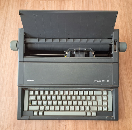Máquina De Escrever Eletrônica Olivetti Praxis 201 Ii (Usado)