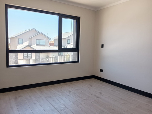 Vende Casa Nueva En Sector Residencial - La Serena