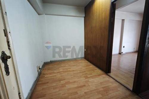Oficina 31 M² | Balcón | Frente Tribunales