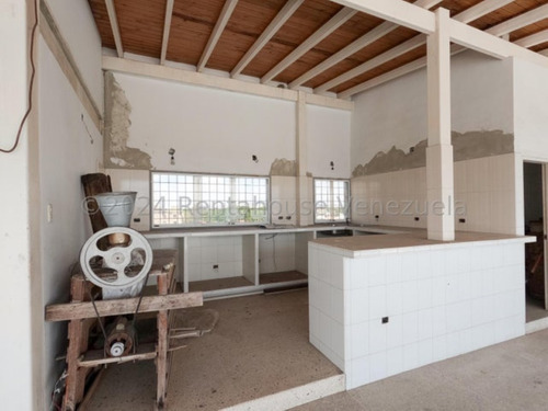 Milagros Inmuebles Edificio Venta Barquisimeto Lara Zona Centro Economica Residencial Economico Comercial Código Inmobiliaria Rent-a-house 24-21728