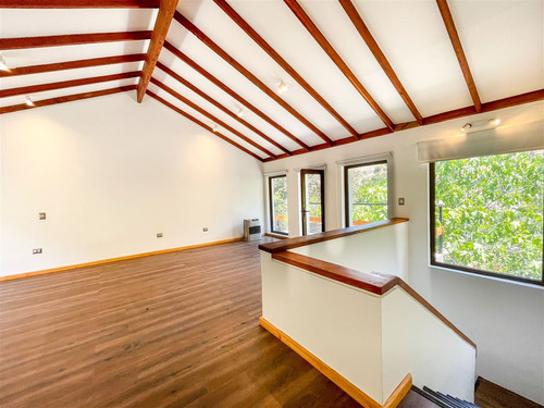 Casa En Venta De 4 Dorm. En Lo Barnechea