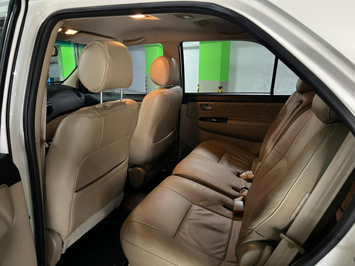 Imagen 8 de 11 de Toyota Fortuner Sr