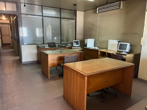 Venta De Local/oficinas + 2 Viviendas En Sarandí