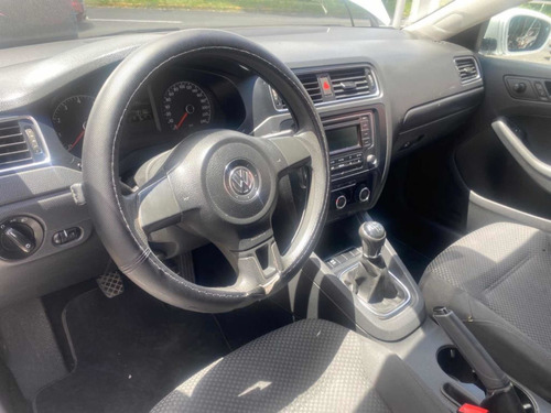 Imagen 10 de 11 de Volkswagen Jetta 2014 2.0 Cl Abs At