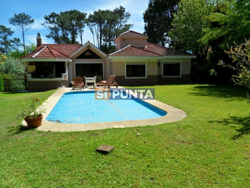 Imagen 12 de 14 de Casa Con Piscina Climatizada En Alquiler