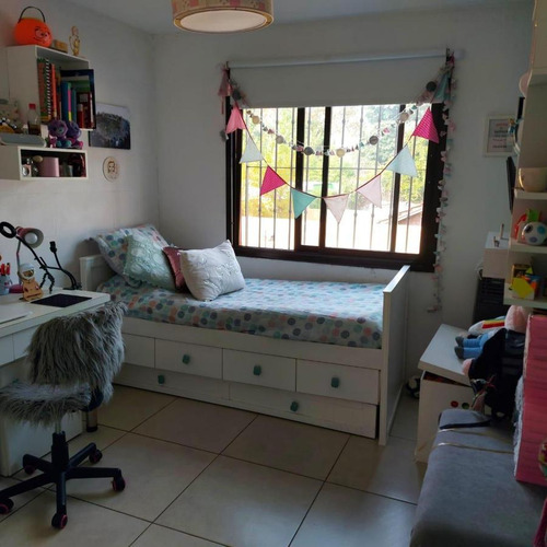 Venta - Casa En Block 7 Amb. Con Jardín Y Terraza En San Isidro, Gran Ubicación