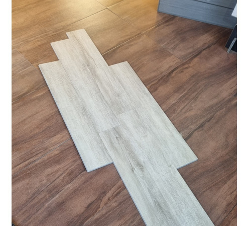 Imagen 4 de 9 de Piso Vinilico Click 3,5mm Spc 152 X 915 Mm Spc Simil Madera