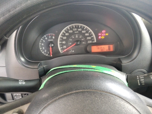 Nissan Versa 1.6 Sense 5vel Mt 2012